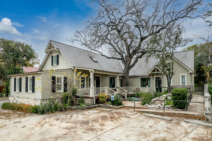 908 S Main St, Boerne, TX for lease - Building Photo - Image 1 of 12