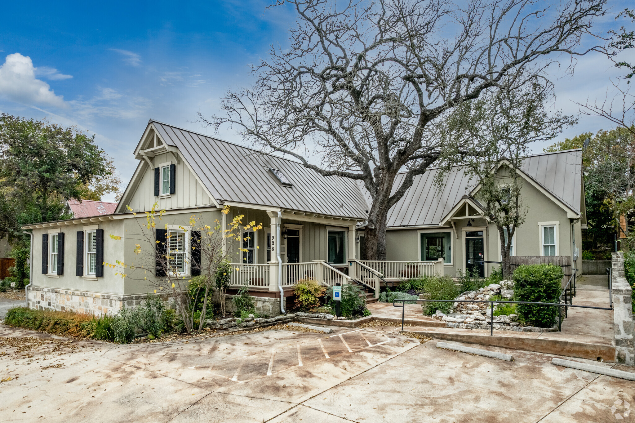 908 S Main St, Boerne, TX for lease Building Photo- Image 1 of 13