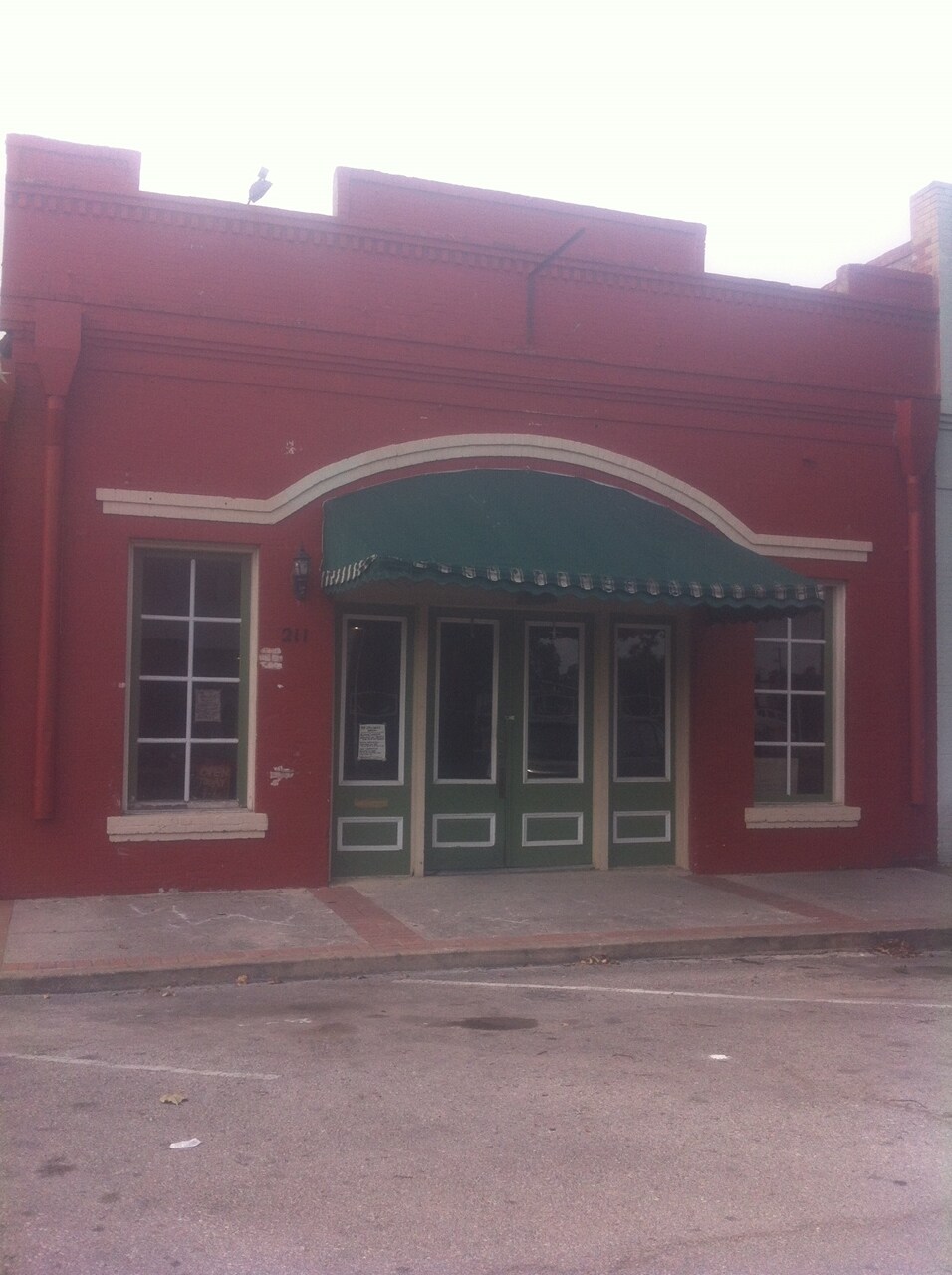 211 E Market St, Lockhart, TX for sale Primary Photo- Image 1 of 1