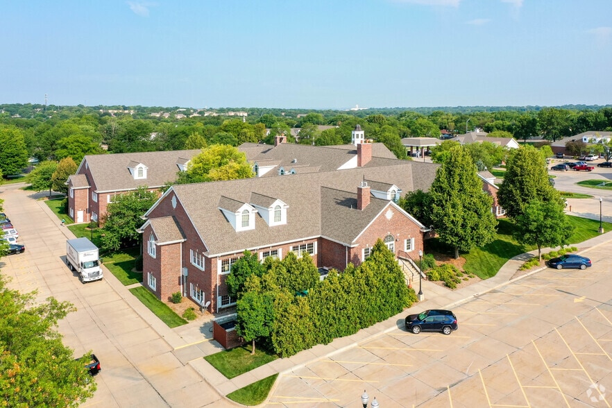 3401 Village Dr, Lincoln, NE for lease - Building Photo - Image 2 of 7