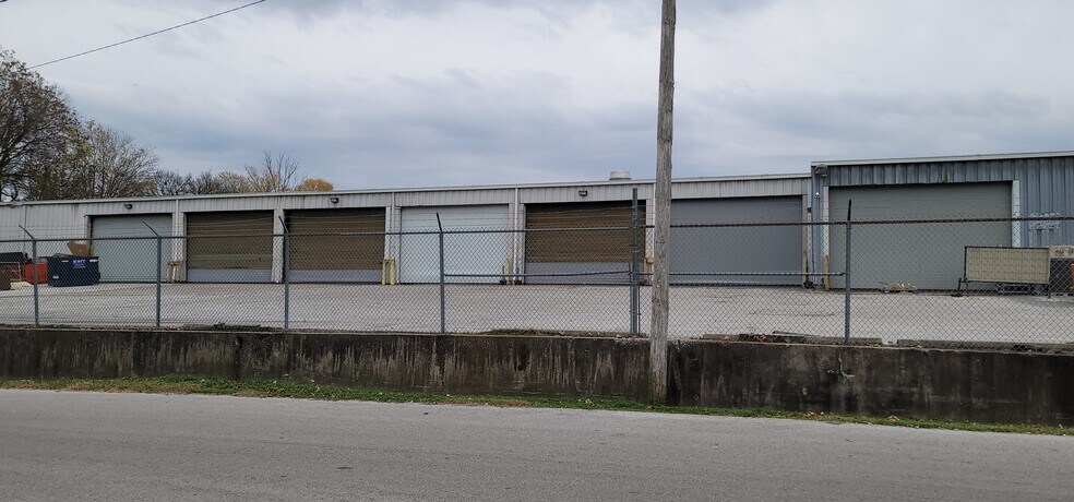 900 Church St, Bowling Green, KY for lease - Building Photo - Image 2 of 11