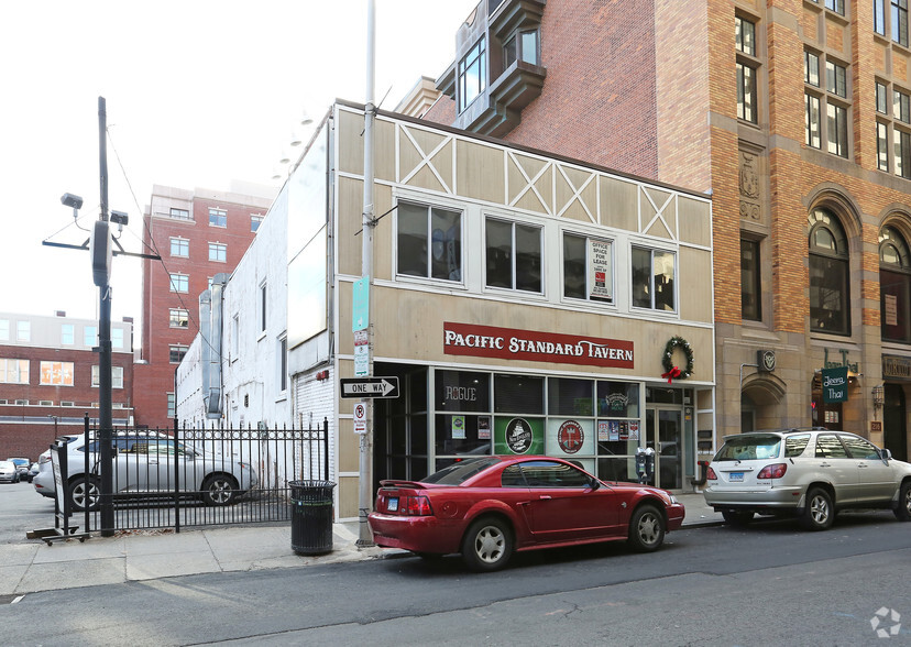 212 Crown St, New Haven, CT for lease - Building Photo - Image 1 of 11