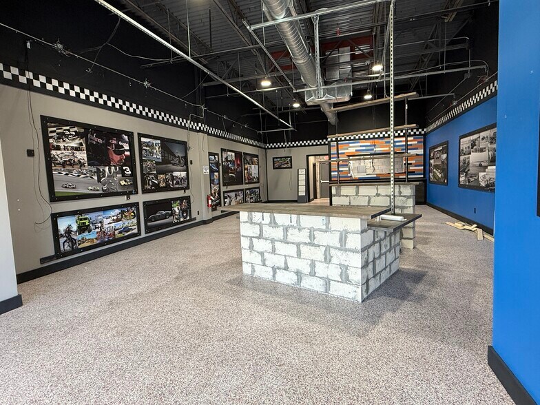 1173 W International Speedway Blvd, Daytona Beach, FL for lease - Interior Photo - Image 2 of 9