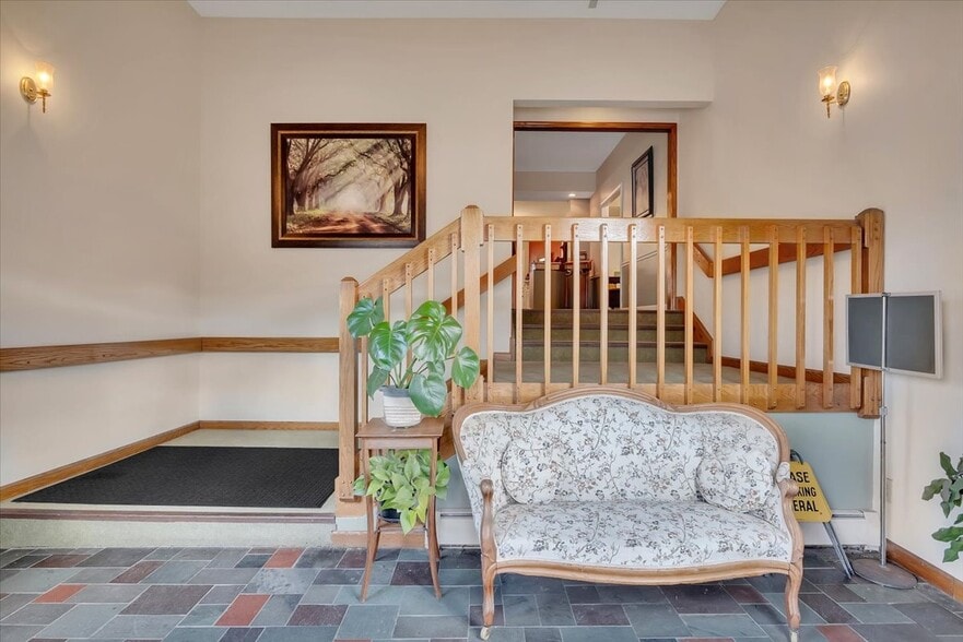 891 Madison Ave, Albany, NY for sale - Interior Photo - Image 2 of 5