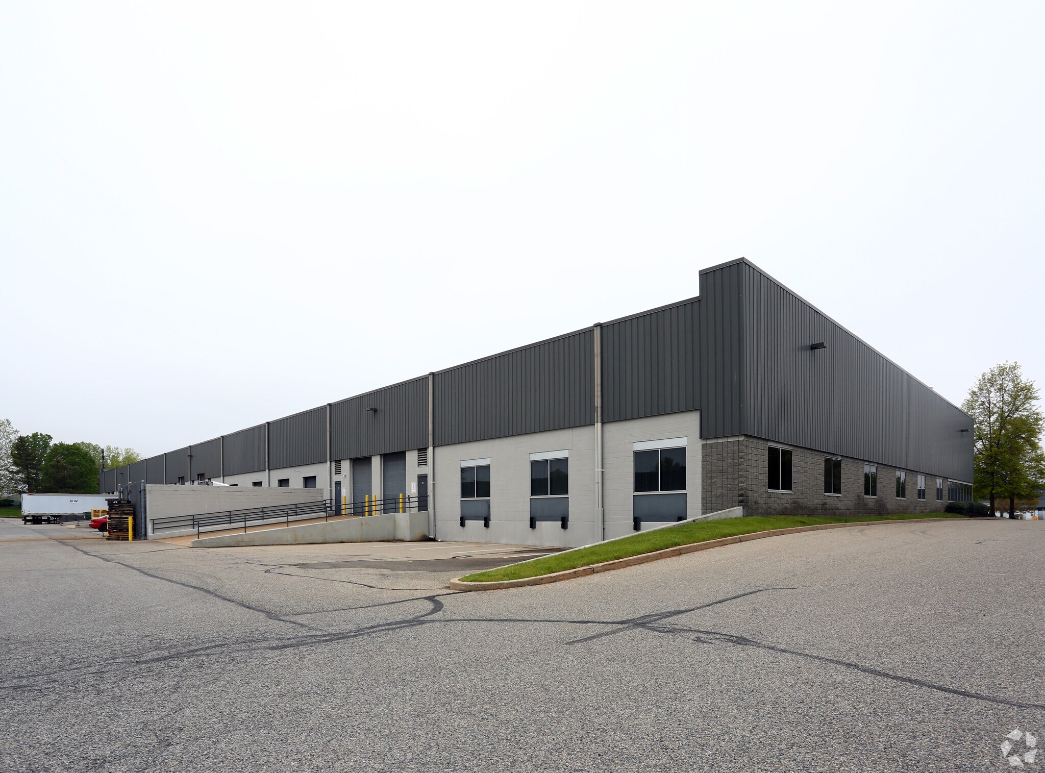 1000 Taylors Ln, Cinnaminson, NJ for lease Building Photo- Image 1 of 10