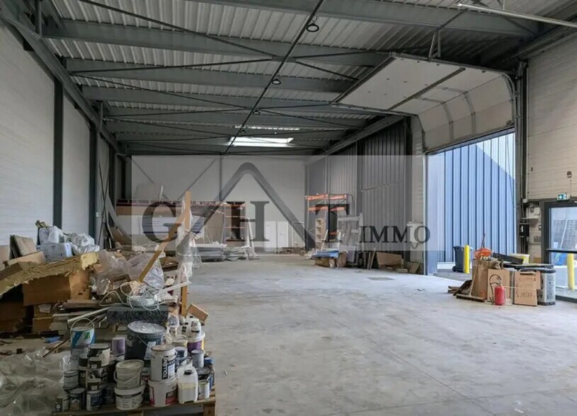 Industrial in Creil for lease - Building Photo - Image 2 of 4