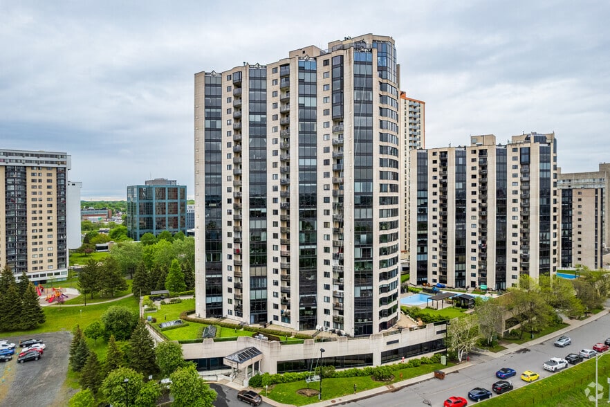 70 Rue De La Barre, Longueuil, QC for sale - Building Photo - Image 2 of 3