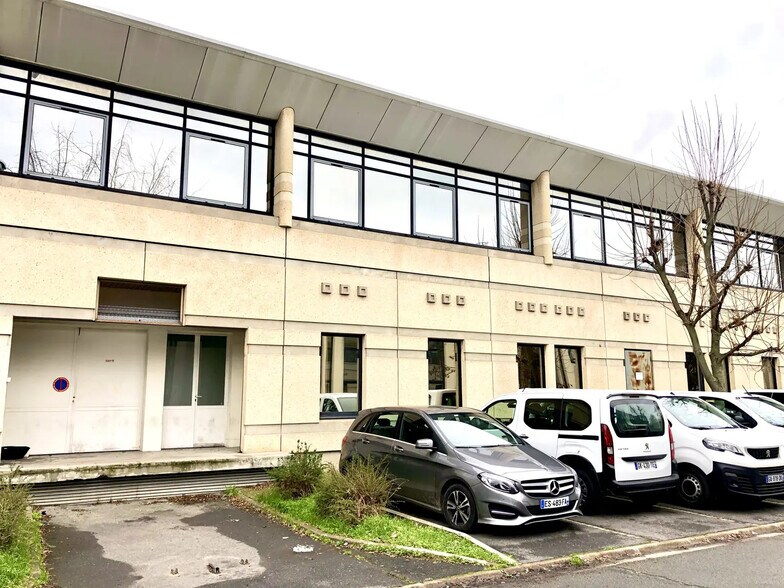 Flex in Gennevilliers for sale - Building Photo - Image 2 of 4