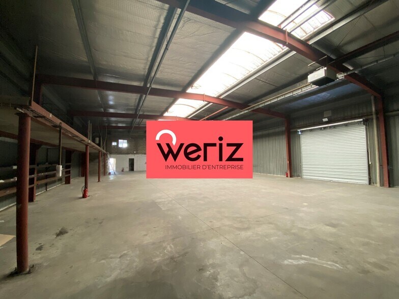 Industrial in Vitrolles for lease - Building Photo - Image 1 of 8