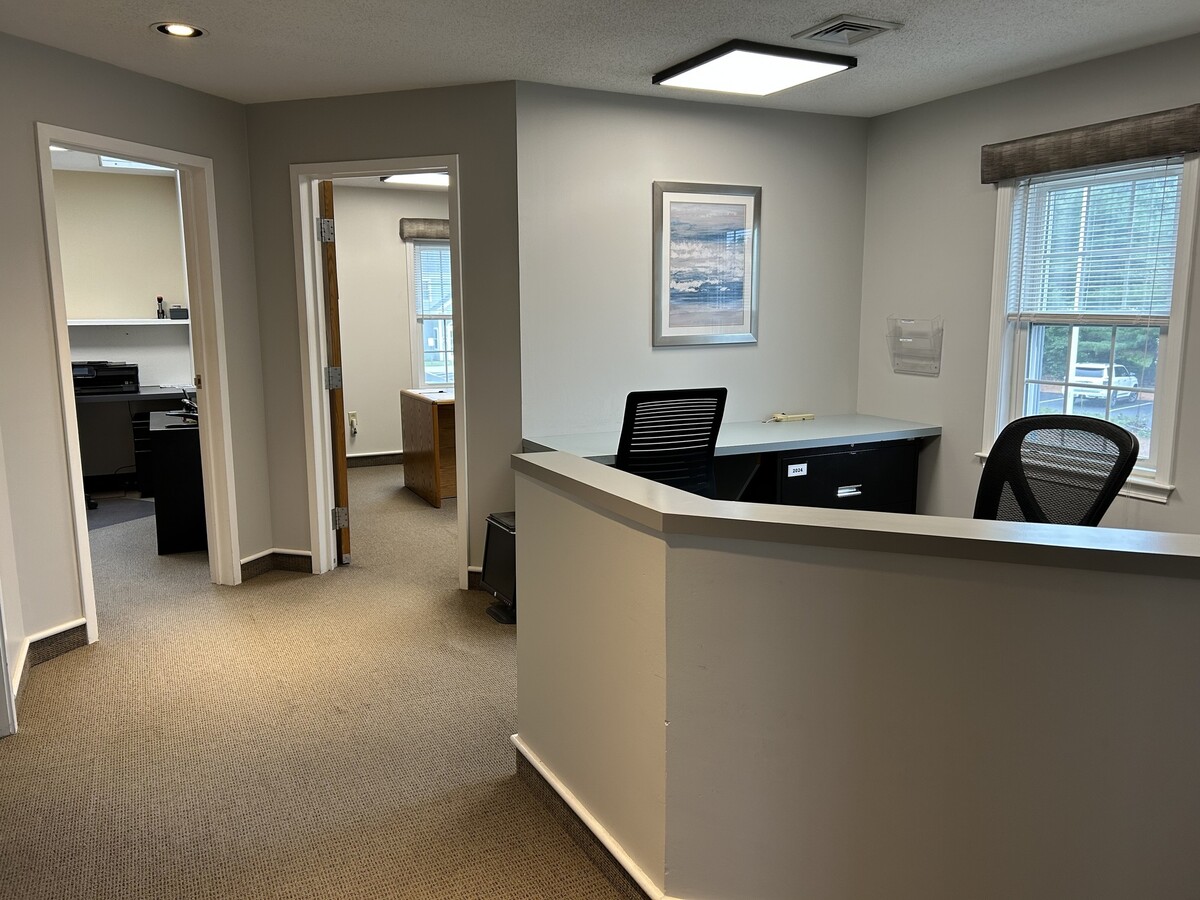 475 School St, Marshfield, MA 02050 - Unit 4 - - Interior Photo - Image 2 of 9