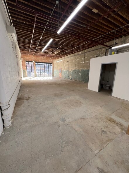 32 Meadow St, Brooklyn, NY for lease - Building Photo - Image 3 of 14