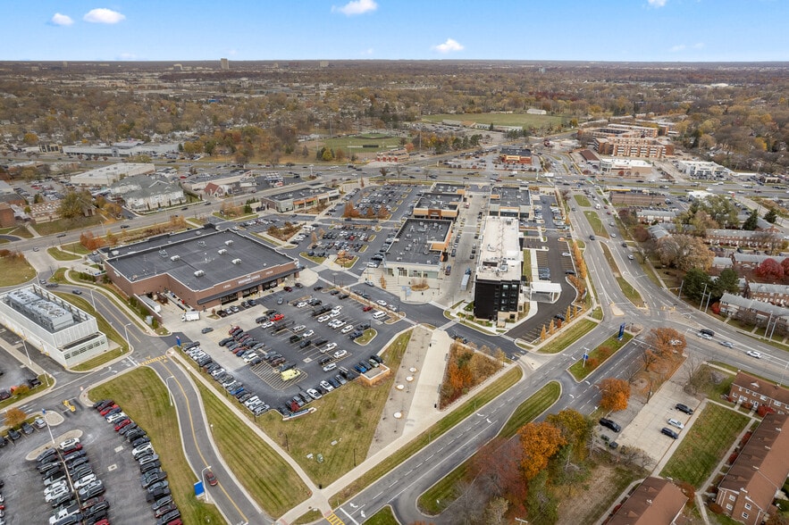 Woodward Ave, Royal Oak, MI for lease - Building Photo - Image 2 of 38