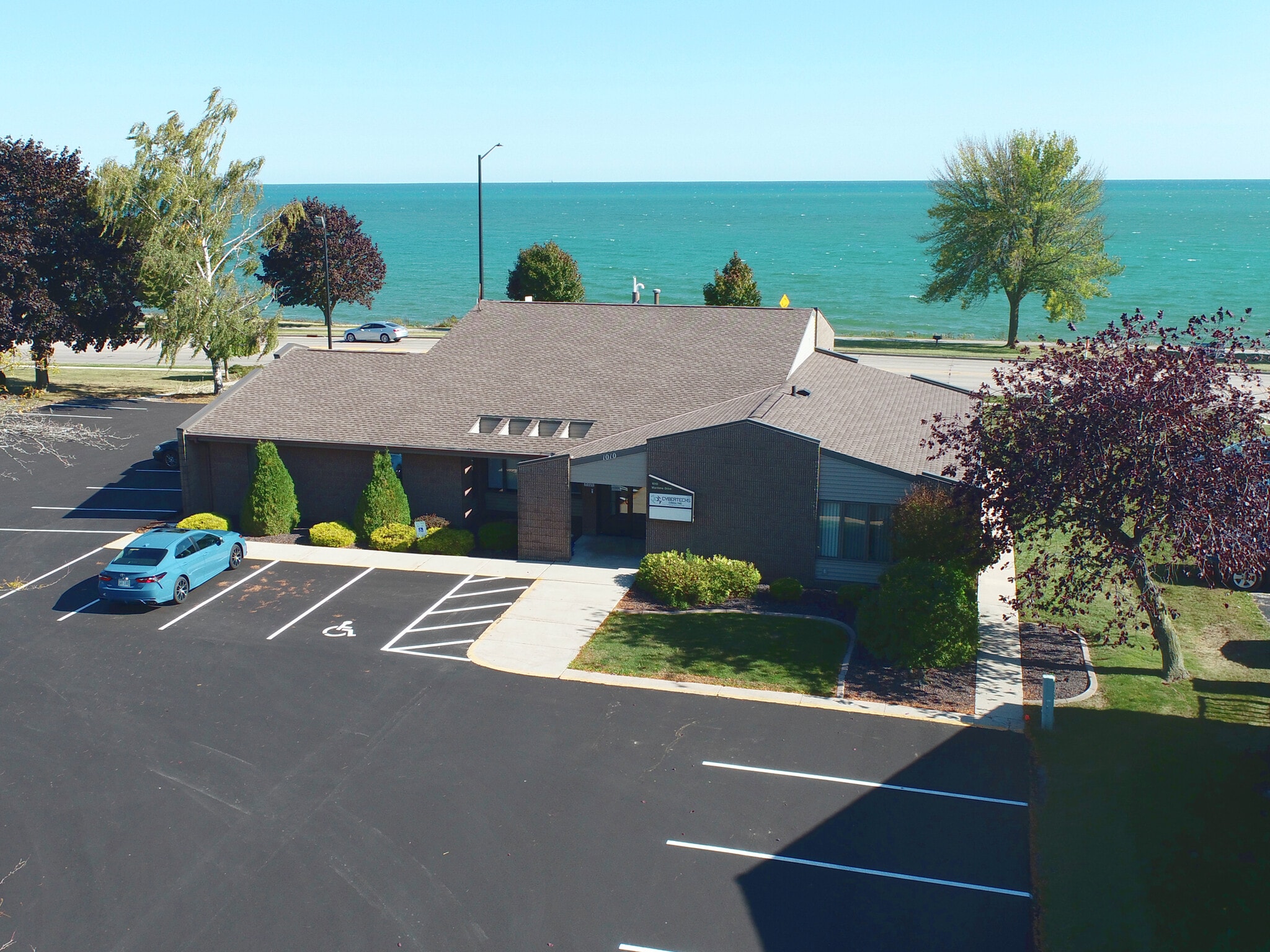 1010 Maritime Dr, Manitowoc, WI for lease Building Photo- Image 1 of 3