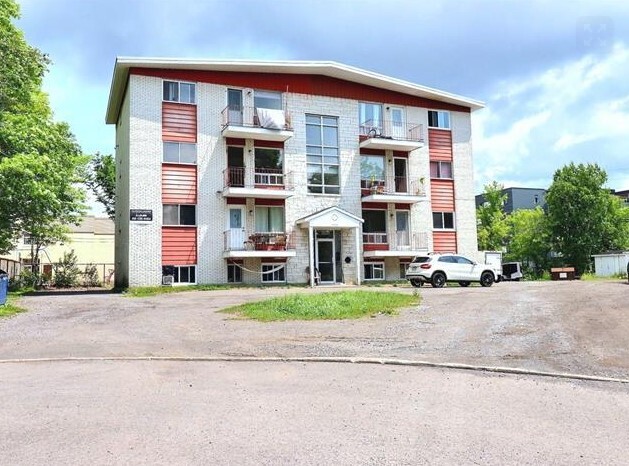 5238 Pl Des Lys, Québec, QC for sale - Primary Photo - Image 1 of 1