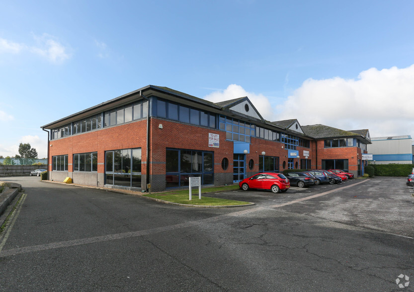 Manor Royal, Crawley for lease - Primary Photo - Image 1 of 7