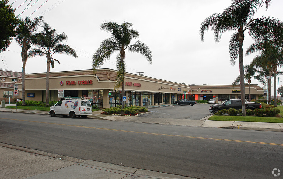 2346 Newport Blvd, Costa Mesa, CA for lease - Building Photo - Image 2 of 5