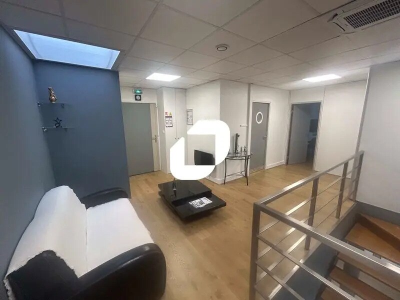 Office in Argenteuil for lease Interior Photo- Image 1 of 13