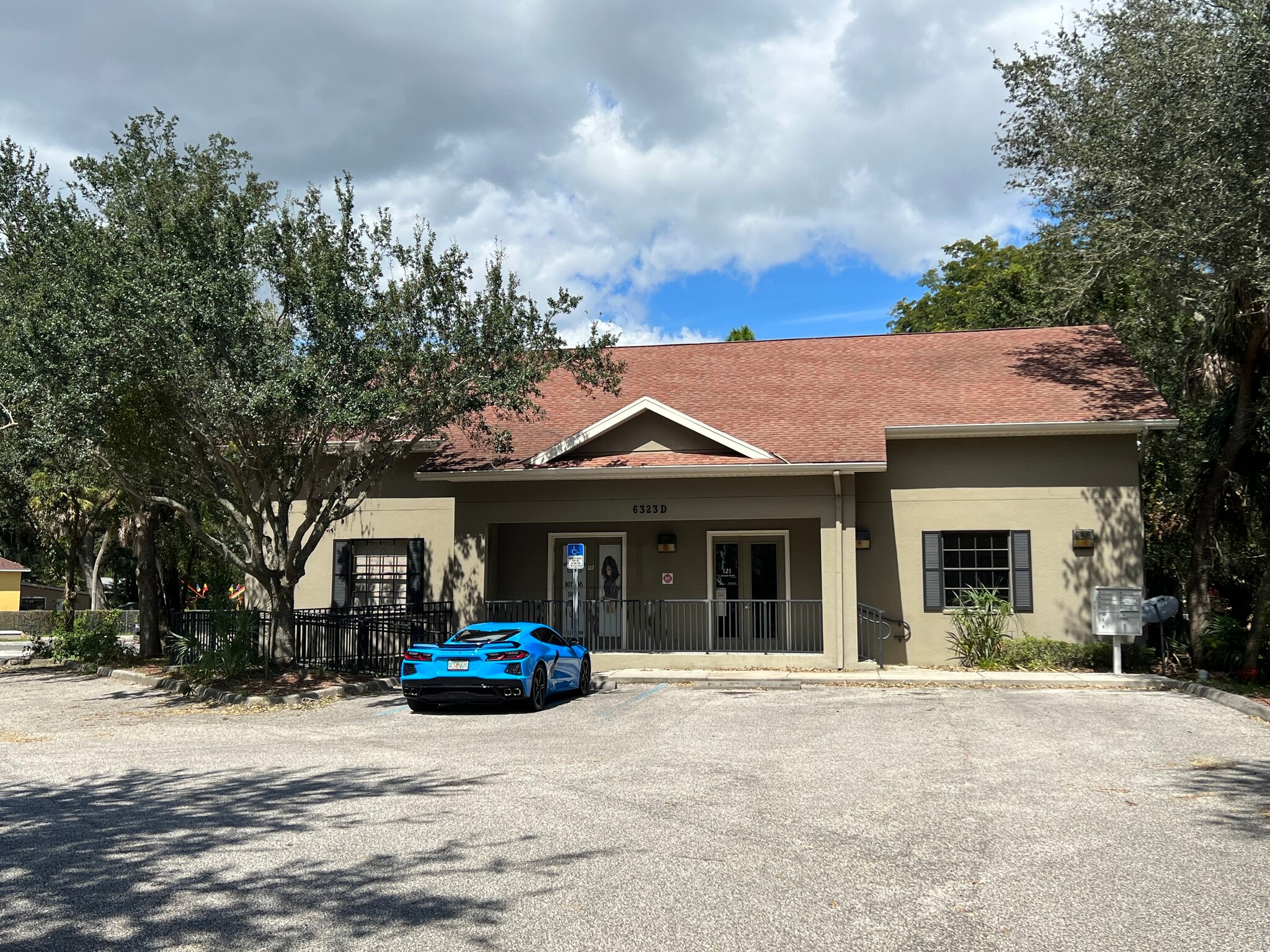 6323 Memorial Hwy, Tampa, FL for lease Primary Photo- Image 1 of 12