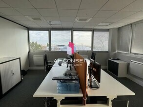 Office in Saint-Germain-en-Laye for lease Interior Photo- Image 2 of 10