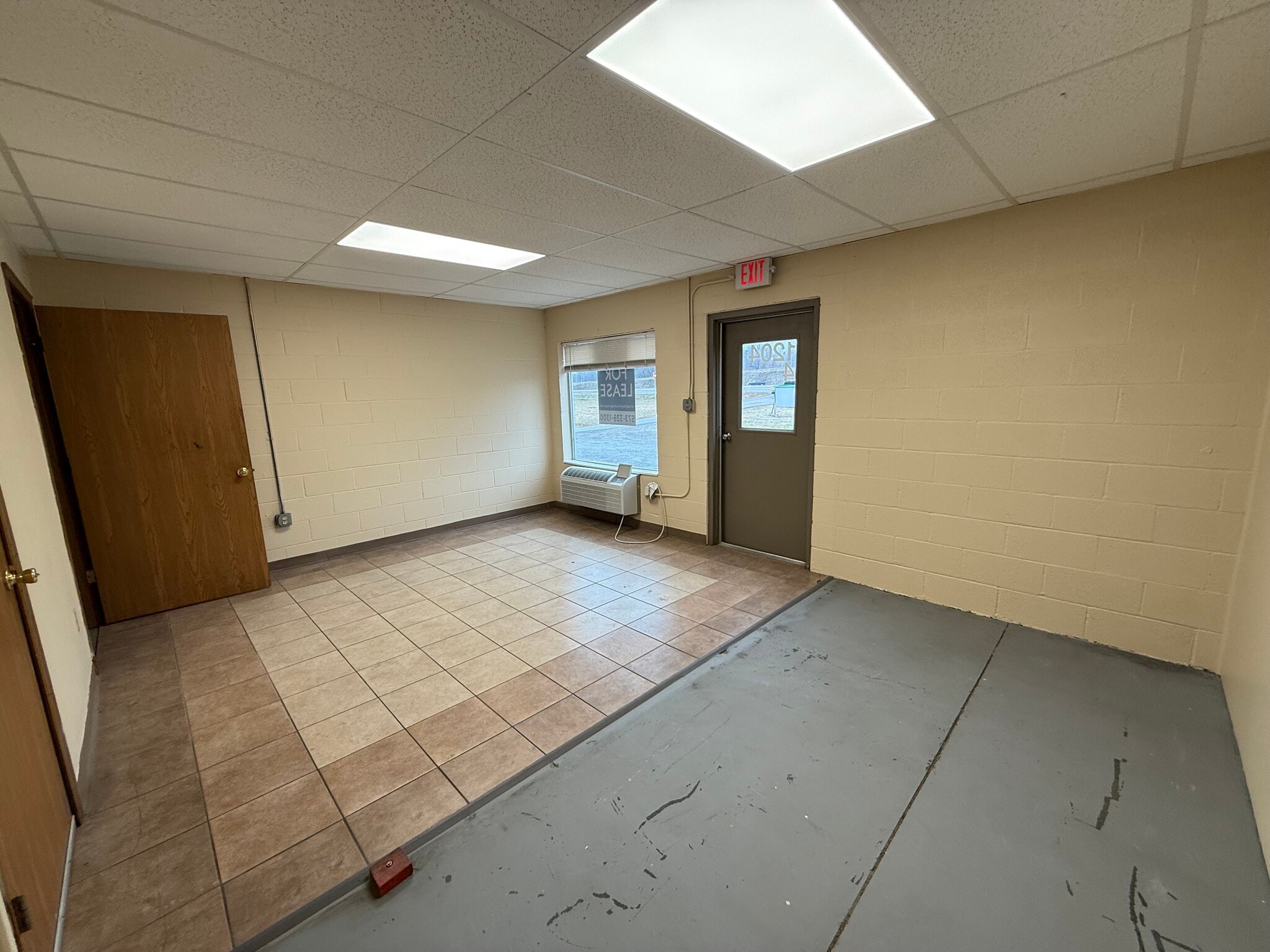 1204 Meadowbrook Dr, Cape Girardeau, MO for lease Interior Photo- Image 1 of 4