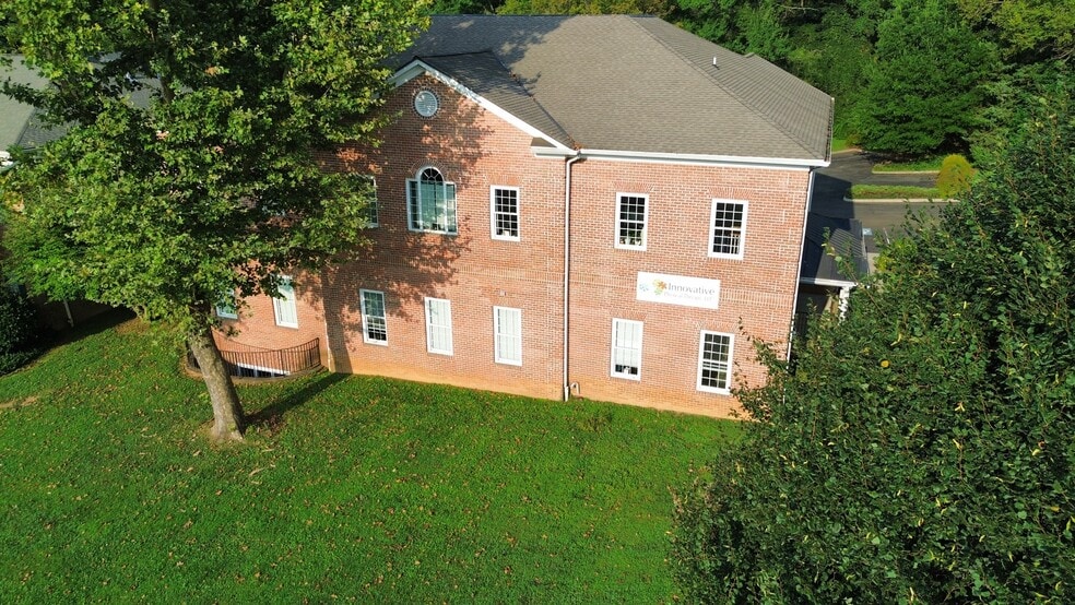 560 Broadview Ave, Warrenton, VA for lease - Building Photo - Image 2 of 11