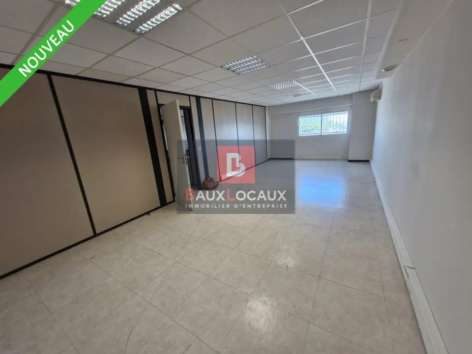 Retail in Châteauneuf-les-Martigues for lease Interior Photo- Image 1 of 7