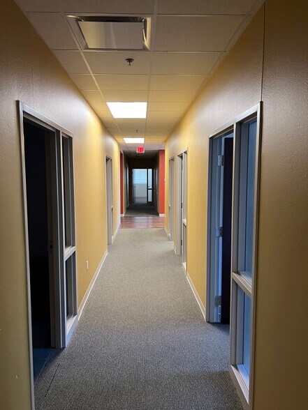 3401 SE Macy Rd, Bentonville, AR for lease - Interior Photo - Image 3 of 6