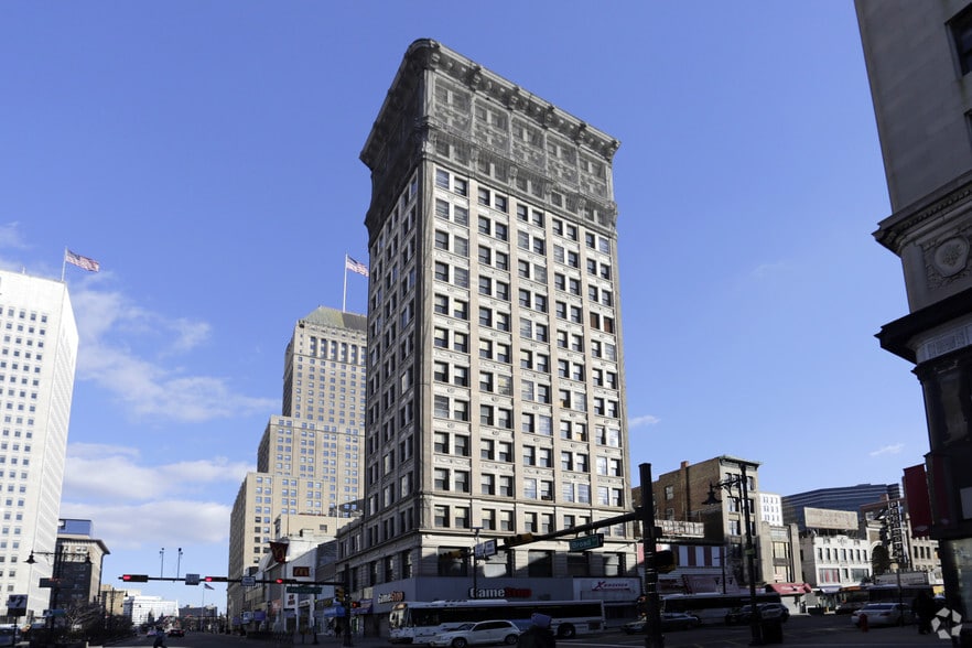 786 Broad St, Newark, NJ for lease - Primary Photo - Image 1 of 6