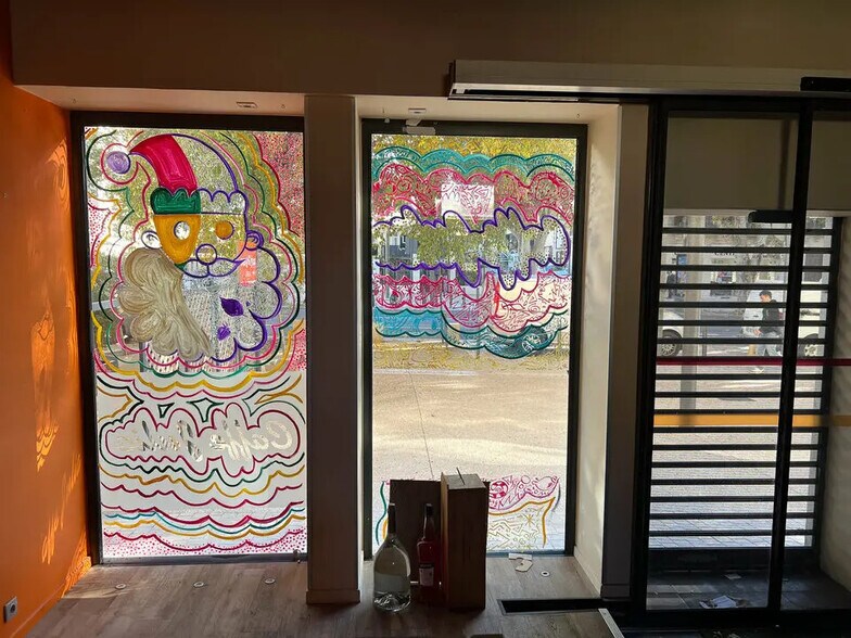 Retail in Aix-en-Provence for lease - Building Photo - Image 2 of 4