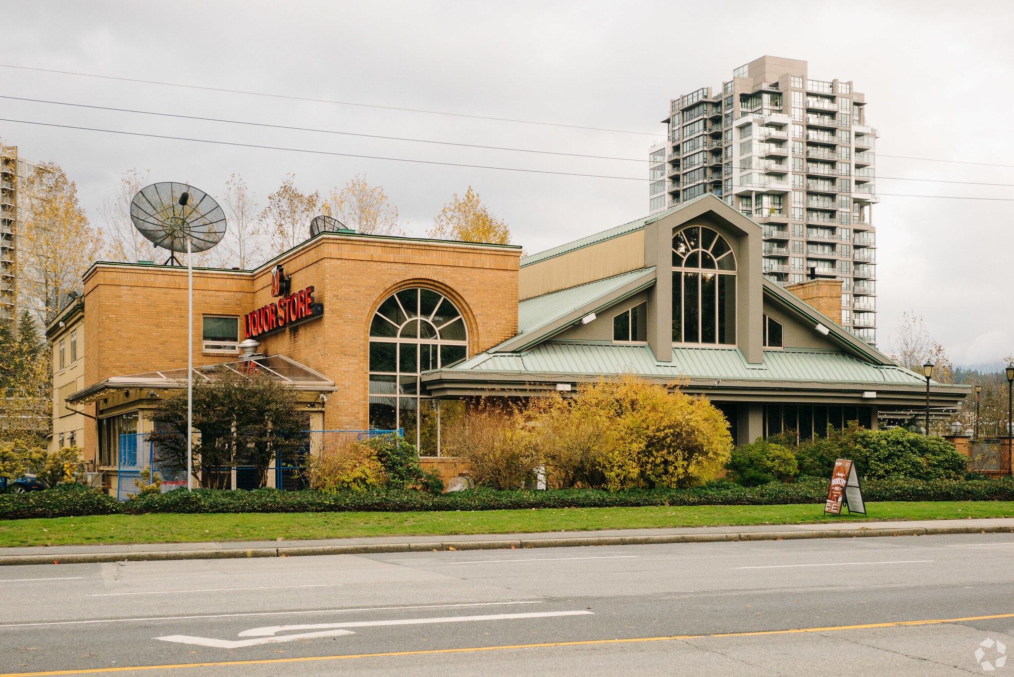 3224 St Johns St, Port Moody, BC for lease Primary Photo- Image 1 of 4