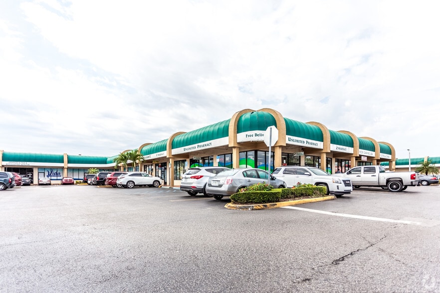 10900 W Flagler St, Miami, FL for lease - Primary Photo - Image 1 of 8