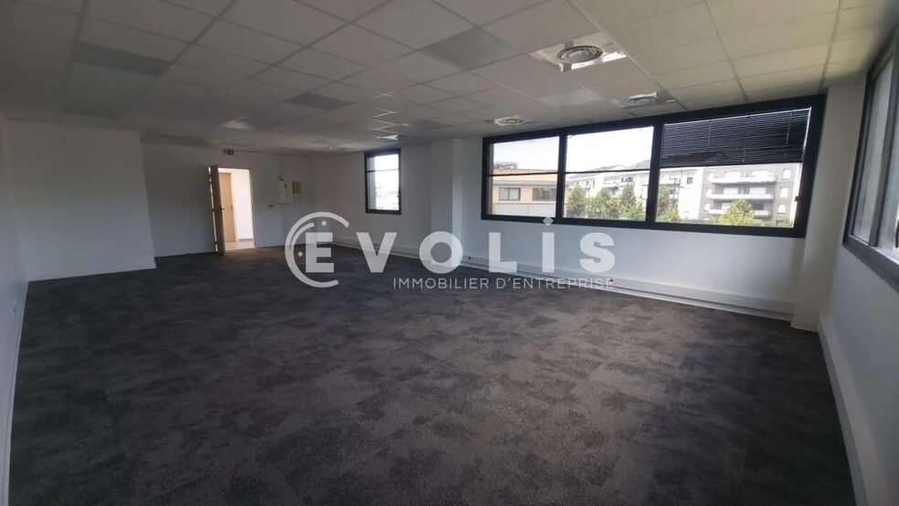 Office in Serris for lease - Interior Photo - Image 2 of 5