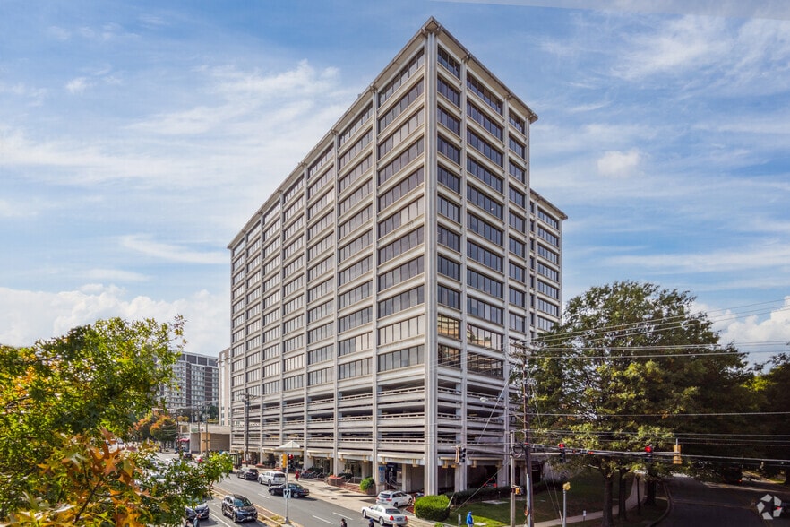 5530 Wisconsin Ave, Chevy Chase, MD for lease - Building Photo - Image 3 of 5