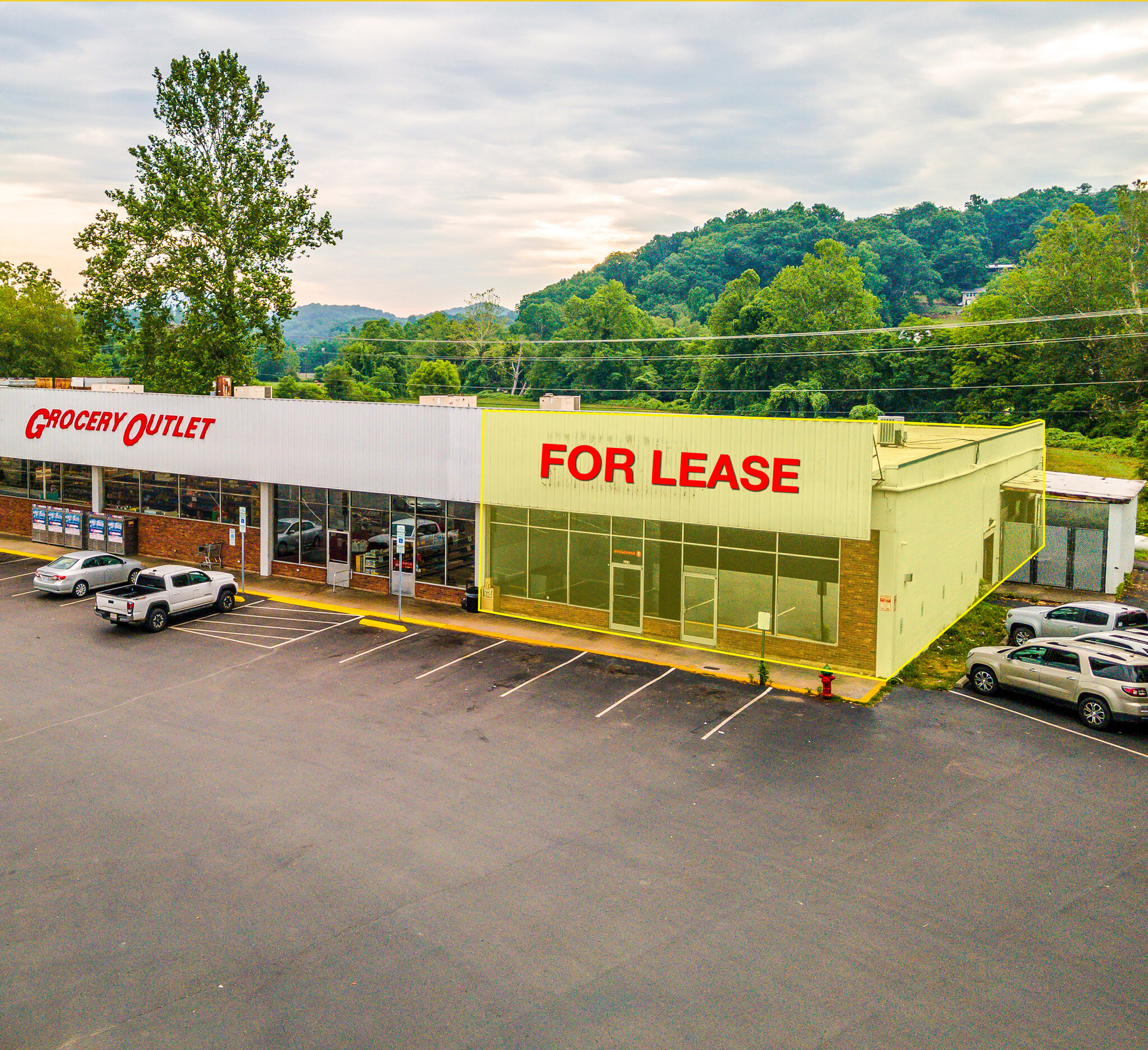 257-267 Waynesville Plz, Waynesville, NC for lease Building Photo- Image 1 of 6