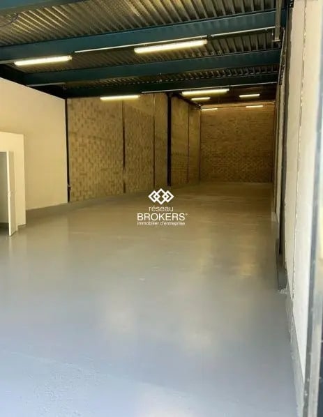 Location Entrepôt 450 m² - Photo 1