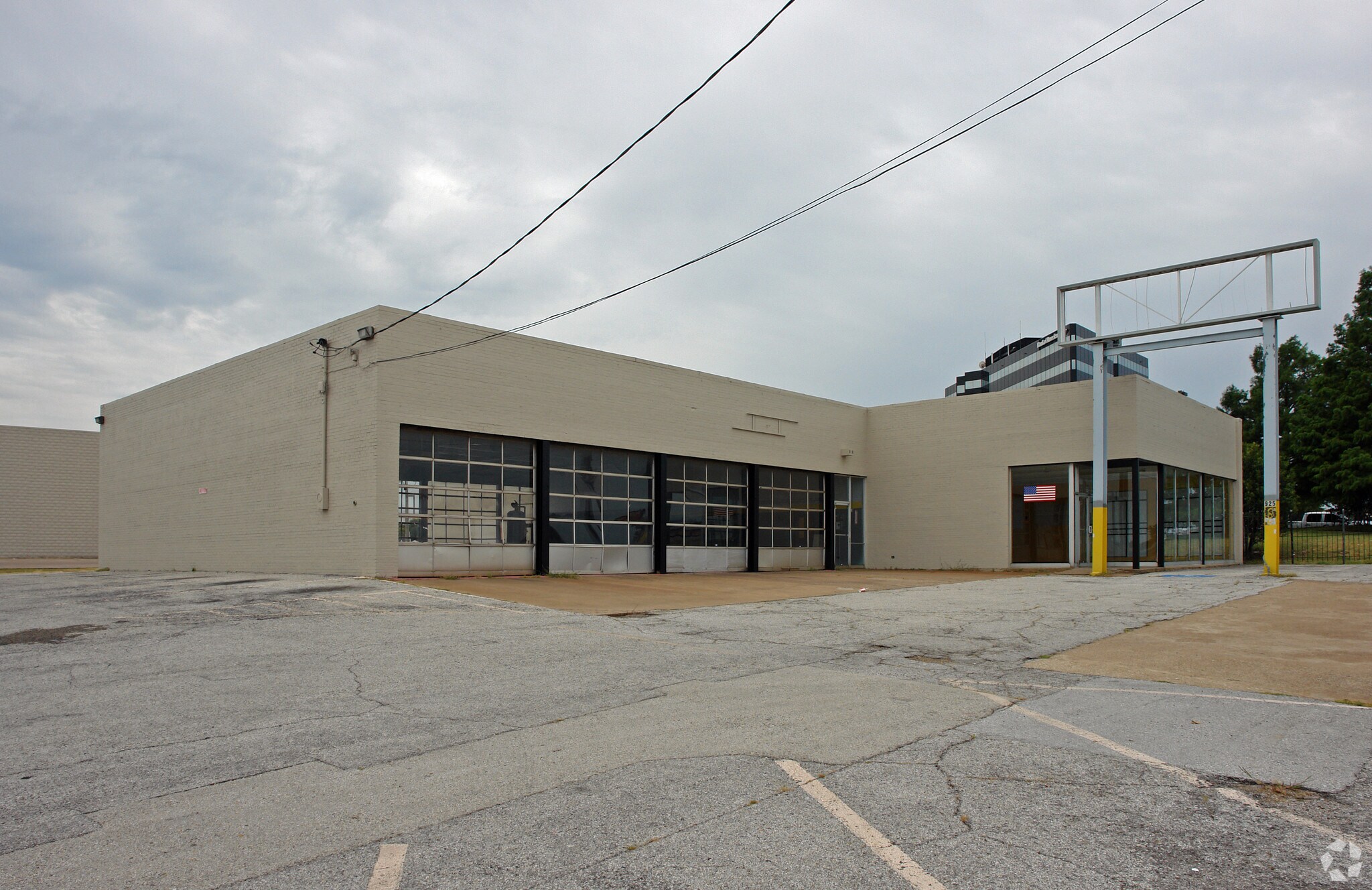 925 W Jefferson St, Grand Prairie, TX for sale Primary Photo- Image 1 of 1