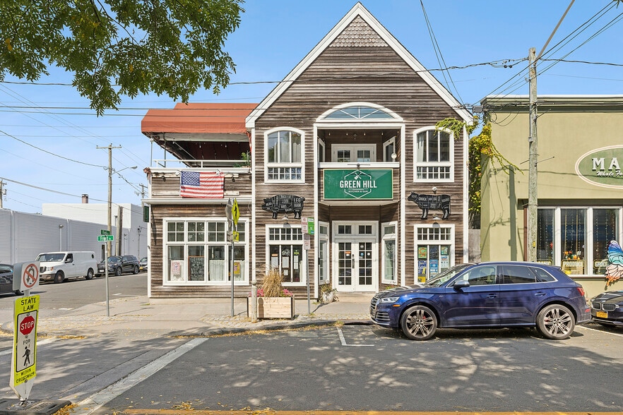 48 Front St, Greenport, NY for sale - Primary Photo - Image 2 of 15