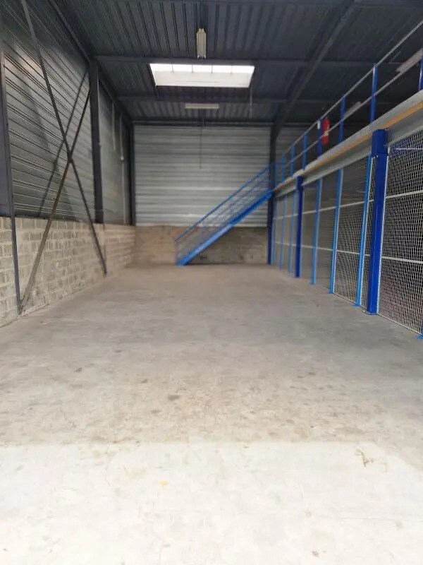 Location Entrepôt 15 m² à 915 m² - Photo 1