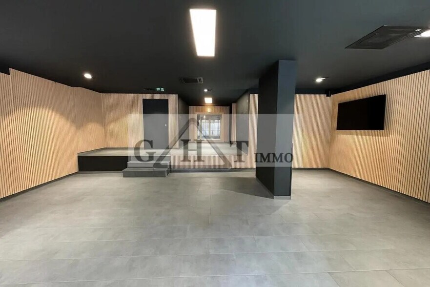 Retail in Saint-Maur-des-Fossés for lease - Interior Photo - Image 1 of 7