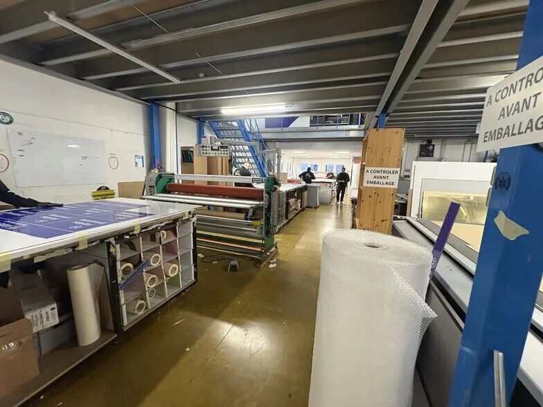Industrial in Argenteuil for lease - Interior Photo - Image 2 of 6