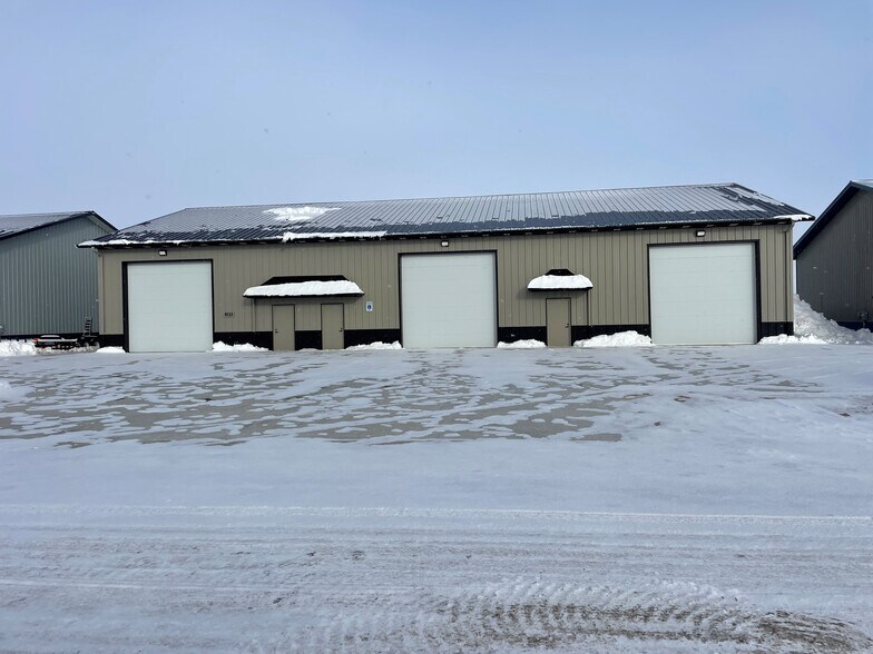 9533 39th St, Horace, ND 58047