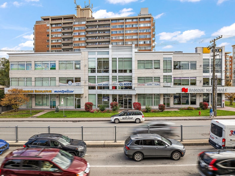 Boul. de la Côte Vertu portfolio of 3 properties for sale on LoopNet.com - Building Photo - Image 1 of 8