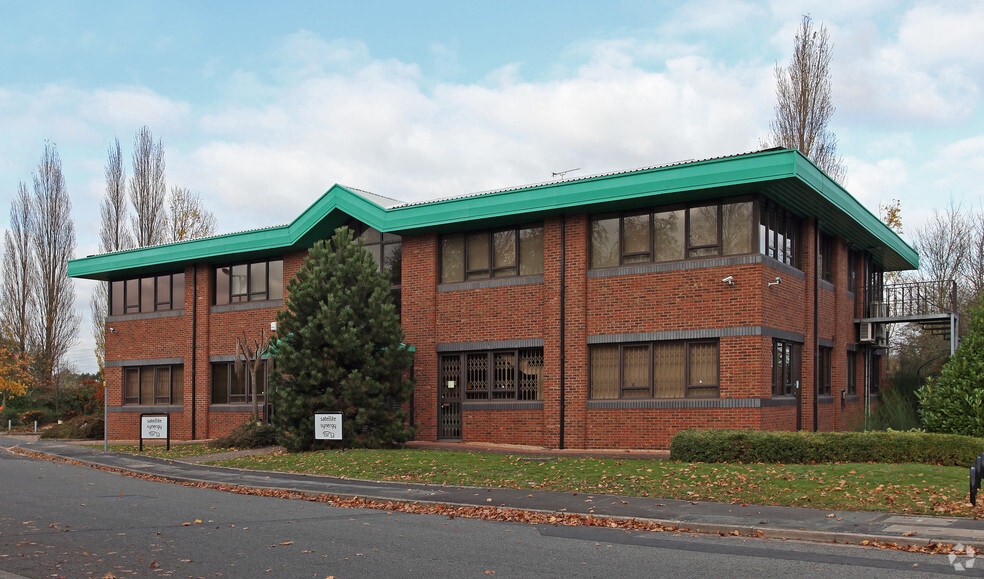 10 Waterside Dr, Slough for sale - Primary Photo - Image 1 of 1