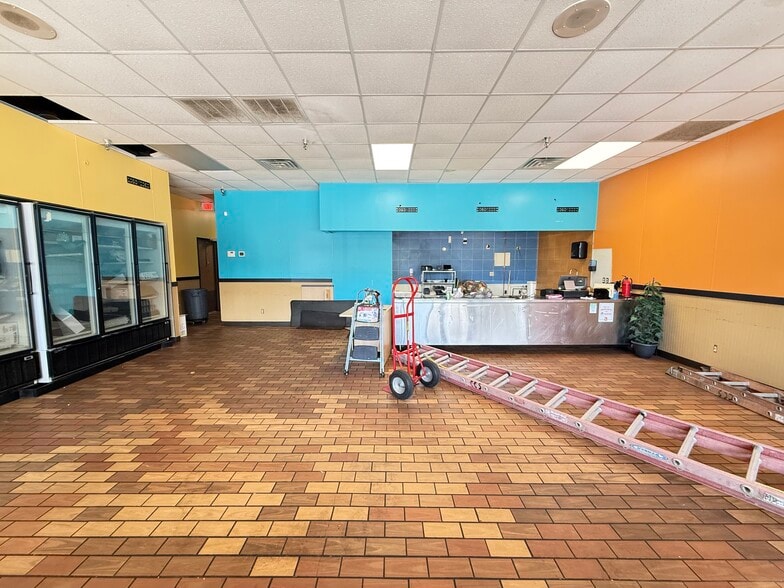 4620-4692 Cottage Grove Rd, Madison, WI for lease - Building Photo - Image 3 of 27