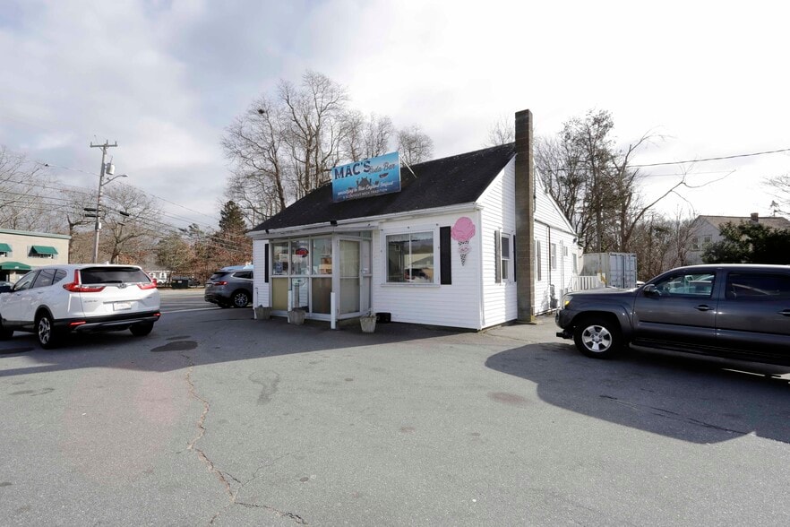 116 Sconticut Neck Rd, Fairhaven, MA for sale - Building Photo - Image 2 of 20