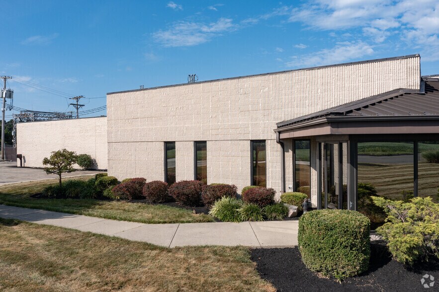 835 N Hyatt St, Tipp City, OH for sale - Building Photo - Image 1 of 1