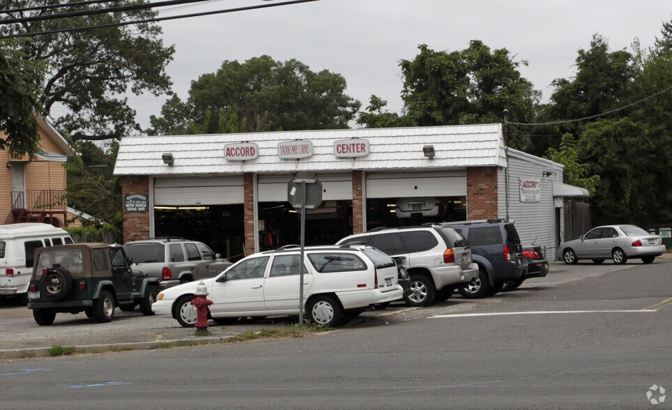 119 E Jericho Tpke, Huntington Station, NY for sale - Primary Photo - Image 1 of 1