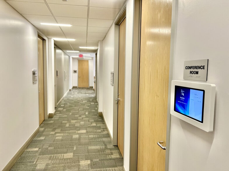 2659 Townsgate Rd, Westlake Village, CA for lease - Interior Photo - Image 2 of 9