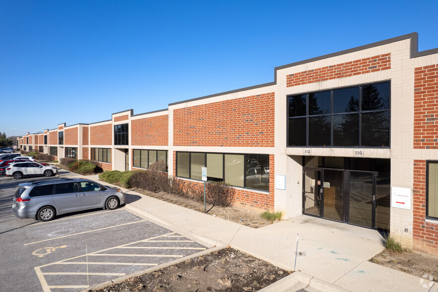 100 N Fairway Dr, Vernon Hills, IL for lease - Building Photo - Image 3 of 9