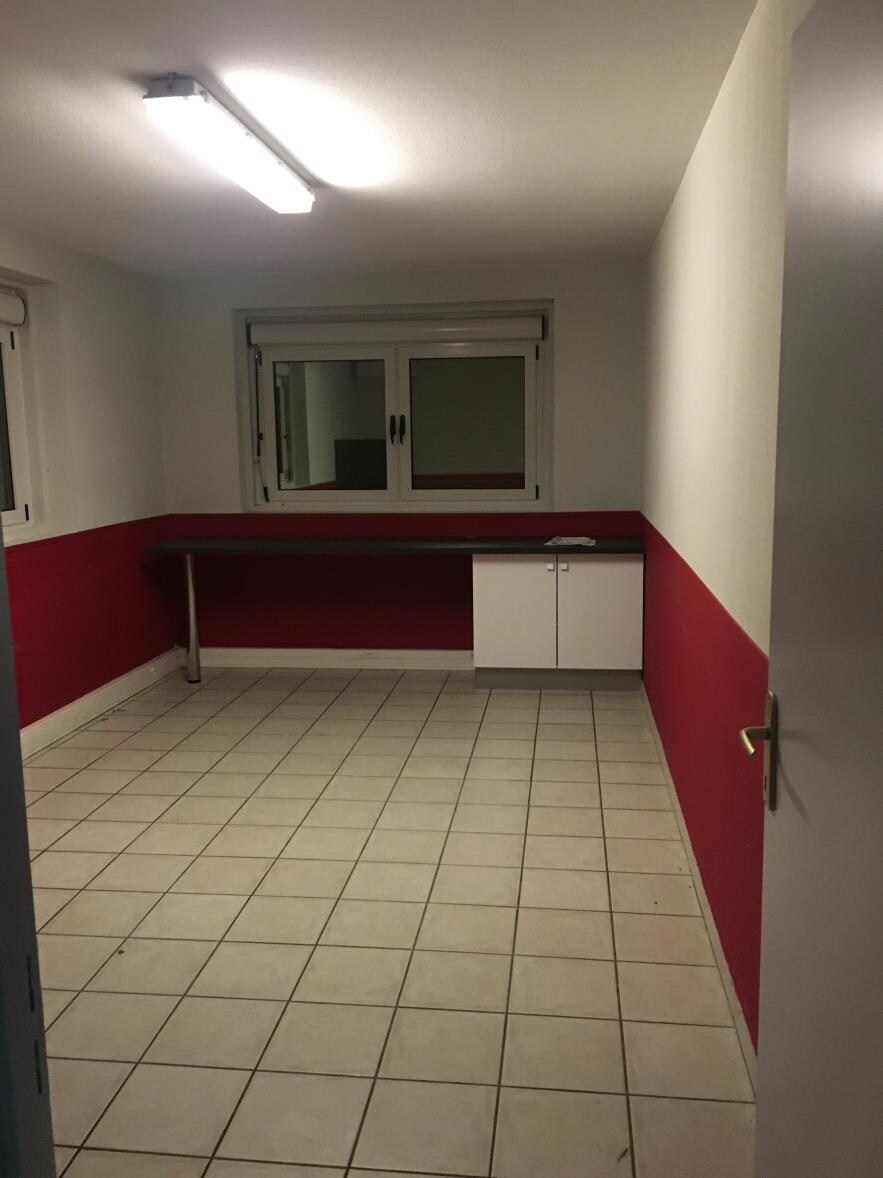 Flex in Gallargues-le-Montueux for lease Interior Photo- Image 1 of 3